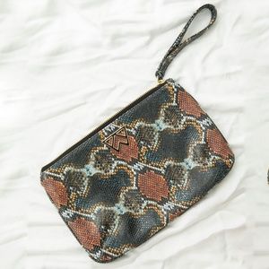 Kelly Wynne Wristlet (NWT)